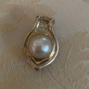 Silver pearl pendant!  Large opening necklace